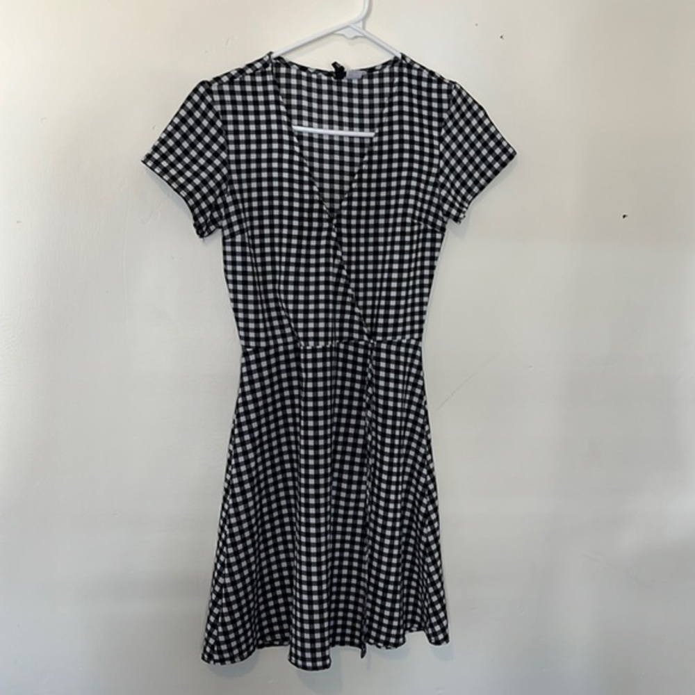 H&M Gingham Checkered Black & White Short Sleeve Wrap Dress